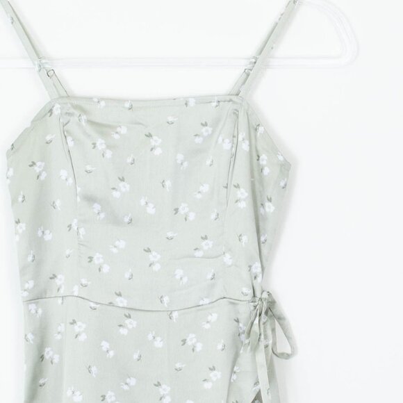 Hollister Satin Floral Faux Wrap Dress Womens Size XS NWT - Picture 2 of 9